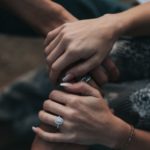 職場で不倫関係が始まる条件とは?きっかけや仕事中の上手な接し方、仕事に支障が出ない終わらせ方