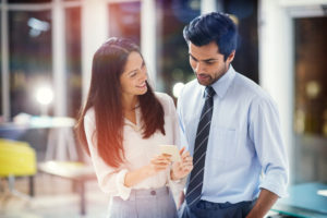 既婚男性は社内で好意を寄せる女性に対してこんな態度を取る！職場に好きな人ができるきっかけや好意に気づいてほしい時に出すサイン