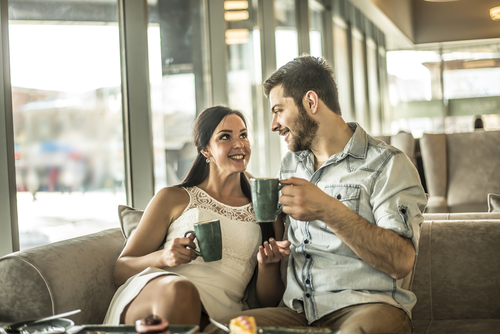 友達以上恋人未満の2人が付き合う究極のきっかけは なかなか進展しない原因 付き合おうと告白される方法