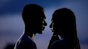 彼氏がブサイクすぎて好きだけど辛い…付き合い続けるか別れるべきかを決断するポイント＆不細工な恋人と付き合うメリット