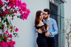 付き合ってないけどハグする男性の心理とは？帰り際など抱きしめるタイミングで分かる脈ありサイン＆ハグされた時の対処法