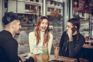 彼女いないアピールをしてくる意味と男性心理＆脈ありサインと嘘の見破り方と上手な返し方