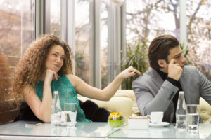 やきもちを焼く男性心理！わかりやすい彼氏のやきもちの態度や嫉妬の原因＆対処方法