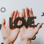 連絡はとるけど会わない彼氏はなにを考えてるの?「ダメパターン」「OKパターン」を紹介!